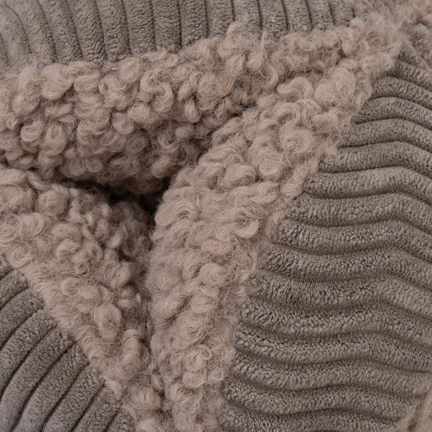 Distrikt 70 - Bobby Snusebold, Taupe