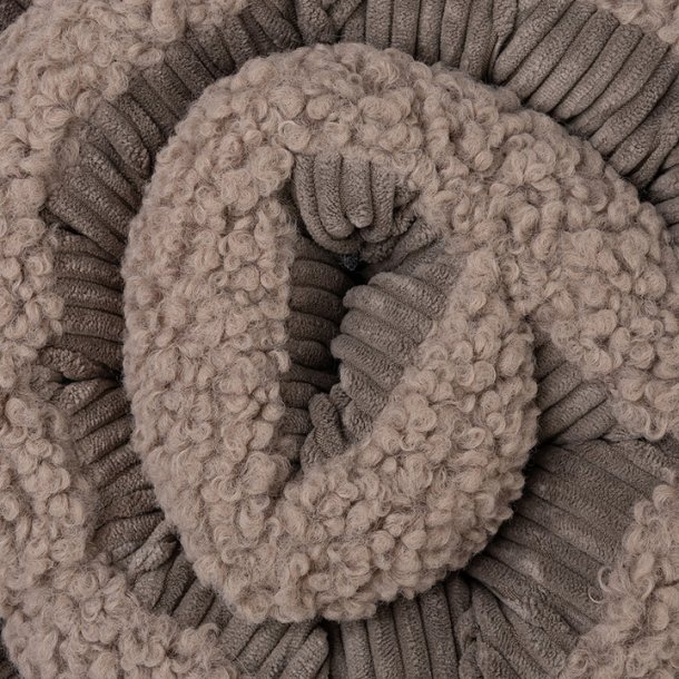 Distrikt 70 - Snusem�tte kanelsnegl, Taupe