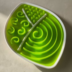 Lick'n'Snack plate, leaf - 28 &times; 21 cm 