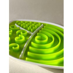 Lick'n'Snack plate, leaf - 28 &times; 21 cm 