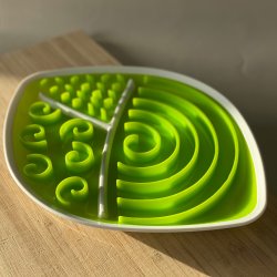 Lick'n'Snack plate, leaf - 28 &times; 21 cm 