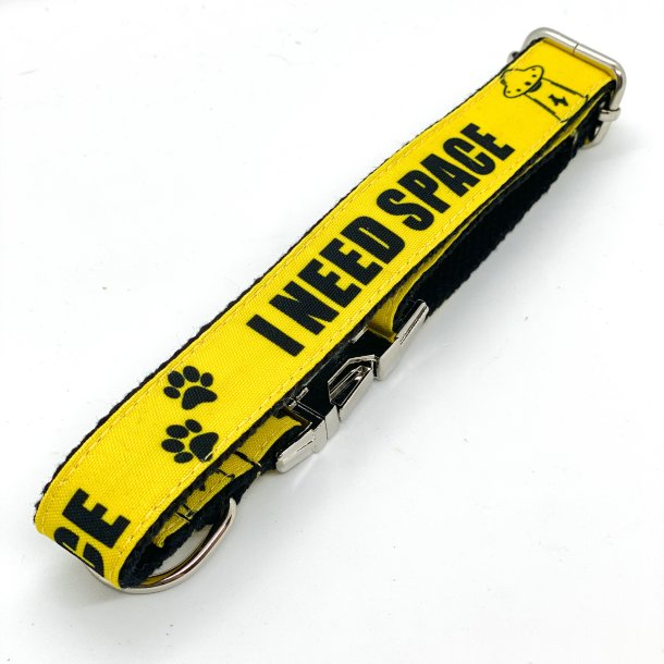 I NEED SPACE - Hundehalsbnd, Gul
